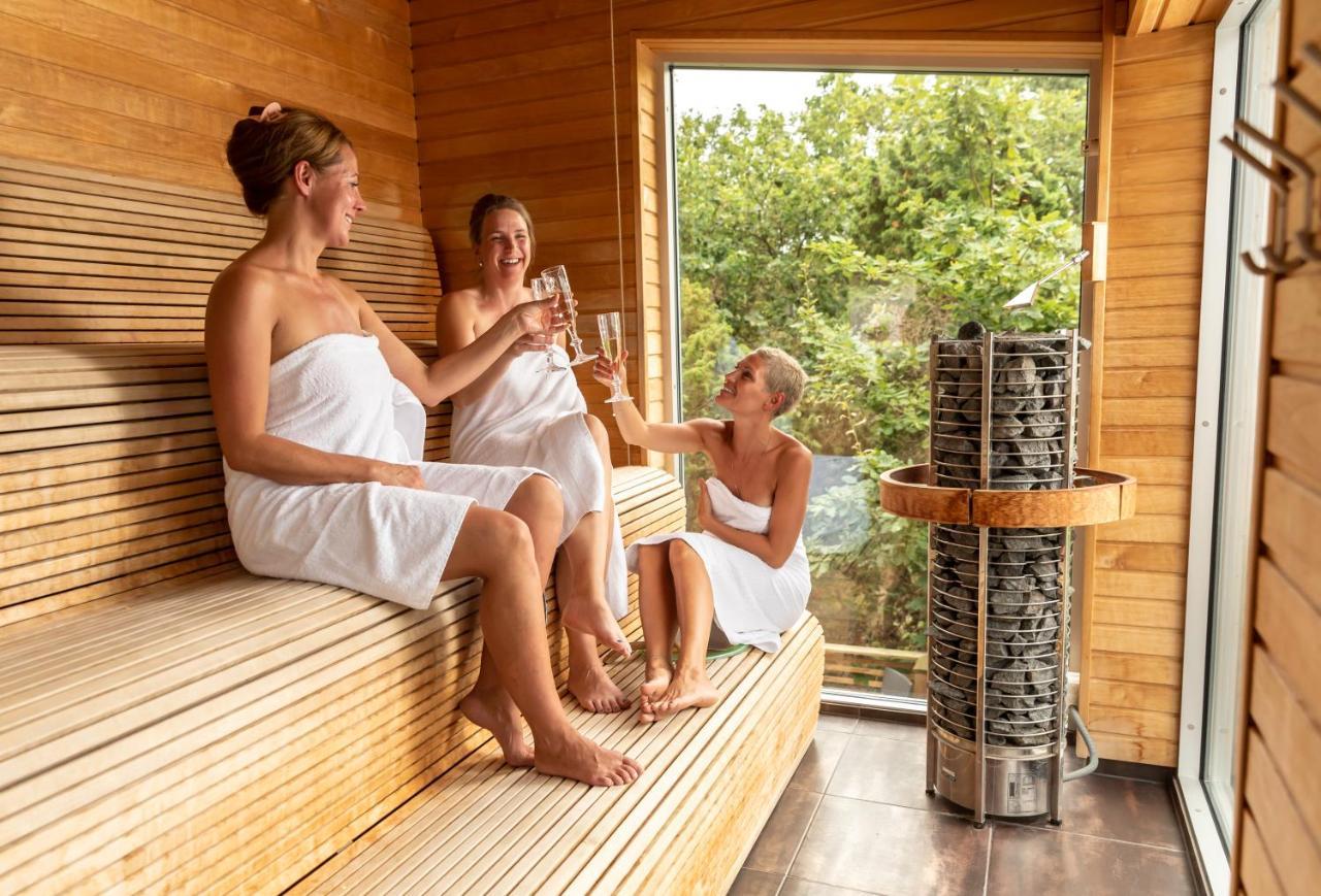 Treetop Spa Hangout & Hotel Гётеборг Экстерьер фото